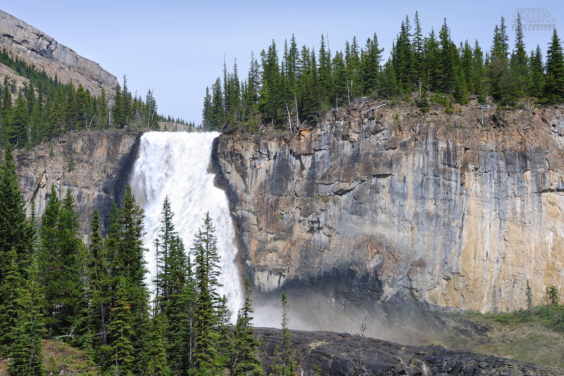 Mount Robson PP - Berg Lake Trail - Emperor Falls Ik keer uiteindelijk terug vanaf Emperor Falls (1631m) zodat ik 's avonds toch 32km gewandeld heb. Stefan Cruysberghs